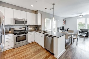 Midtown East New York 1 Bedroom Kitchen