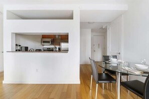 Midtown West New York 1 Bedroom Dining Room