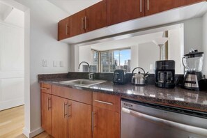 Midtown West New York 1 Bedroom Kitchen