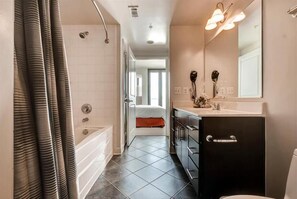 South Arlington Arlington 1 Bedroom Bathroom