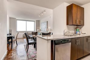 Jersey City 1 Bedroom River View Kitchen