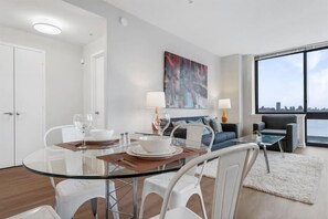 Jersey City 2 Bedroom River View Dining Room