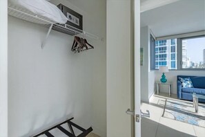 Miami Miami Beach 1 Bay Front Main Closet