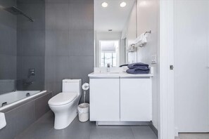 Miami Miami Beach 1 Deluxe Bay Front Bathroom