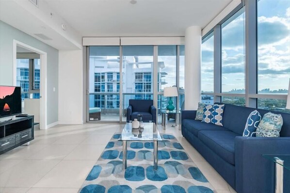 Miami Miami Beach 1 Deluxe Bay Front Living Room