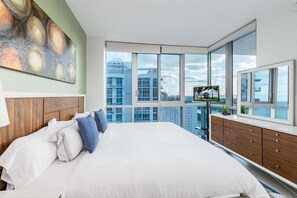 Miami Miami Beach 1 Deluxe Bay Front Bedroom 1