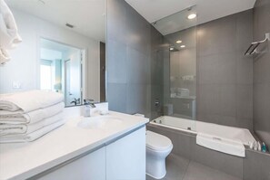 Miami Miami Beach 1 Deluxe Ocean Front Bathroom