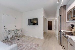 Noma Washington 1 Bedroom Dining Room