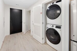 Noma Washington 1 Bedroom Deluxe Washer/Dryer