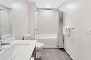 Noma Washington 1 Bedroom Deluxe Bathroom