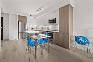 Enjoy a meal together with all the utensils you need