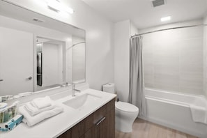 Noma Washington 2 Bedroom Bathroom