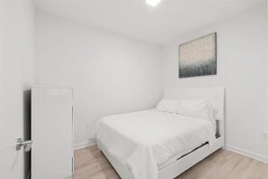 Noma Washington 2 Bed / 1 Bath Bedroom