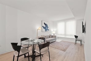 Noma Washington 2 Bed / 1 Bath Dining Room