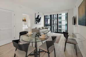 Noma Washington 2 Bedroom Queen/2 Twin Dining Room