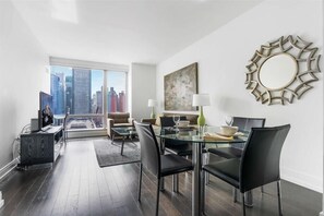 Midtown East New York 1 Bedroom Dining Room