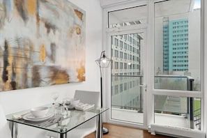 Midtown West New York 1 Bedroom Dining Room
