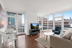 Midtown West New York 1 Bedroom Dining Room