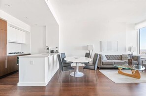 Midtown West New York 1 Bedroom Deluxe Dining Room