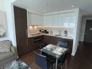 Midtown West New York 1 Bedroom Deluxe Kitchen