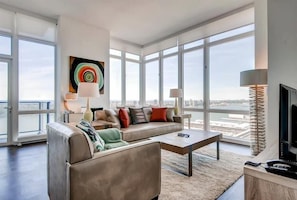 Midtown West New York 2 Bedroom Deluxe Living Room