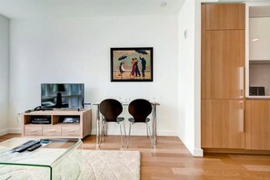 Midtown West New York Studio Dining Room