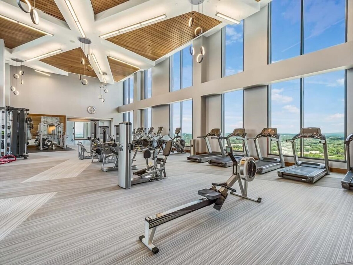 Mins from Subway & Rail | Near Dulles Airport | Home Depot Close by