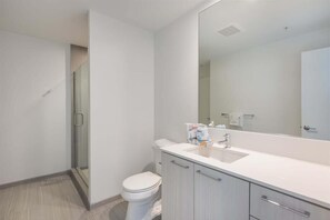 Herndon/Reston Reston 2 Bedroom Bathroom