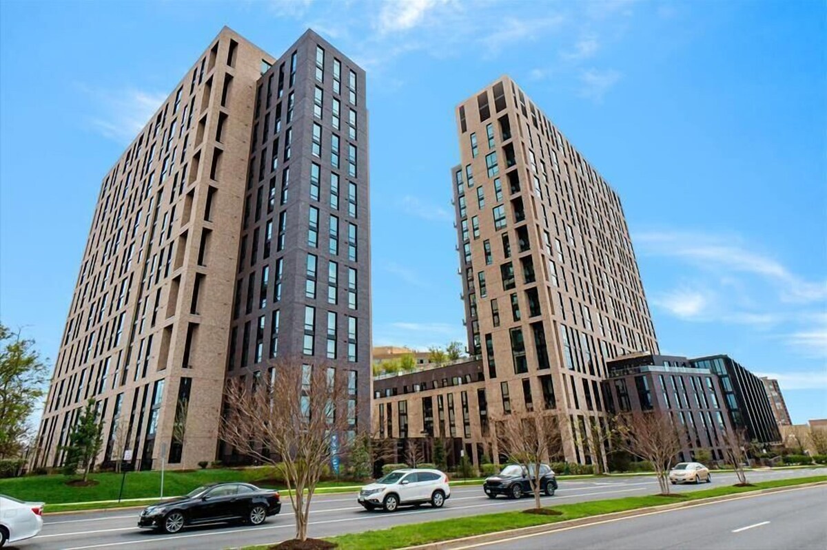 Downtown Reston | Mins to Dulles Airport | VA