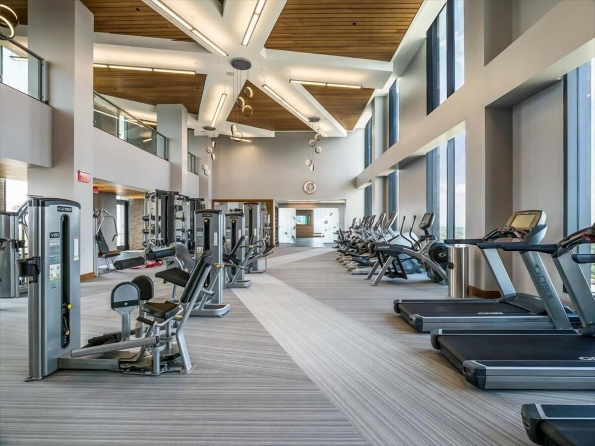 Town Center | 10 min from WA Dulles Airport | Reston