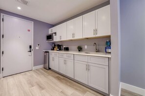 Bronx Studio 2/King Kitchen