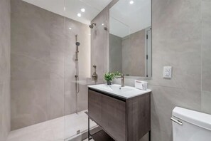 301 Studio King w Balcony - Mott Haven - NYC