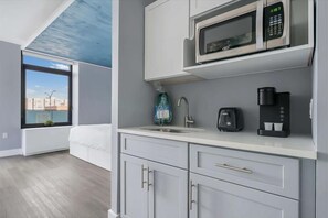 301 Studio King w Balcony - Mott Haven - NYC