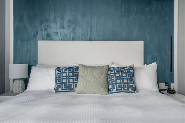 301 Studio King w Balcony - Mott Haven - NYC