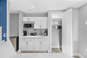 The Arches Bronx Mott Haven Studio Double Queen w Balcony Kitchen