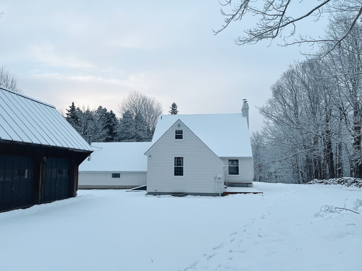 Cozy mountain retreat minutes from downtown Wilmington and Mt.Snow