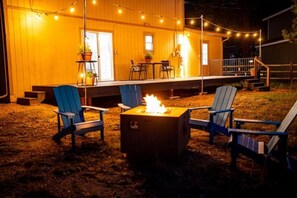 Large backyard, ideal for relaxing and enjoying your traveling companions.