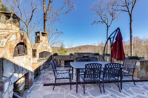 Outdoor Kitchen | Mountain Views