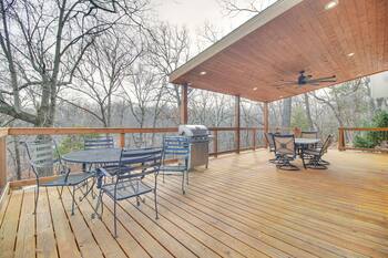 Deck + Kayaks: Grand Lake of the Cherokees Home