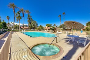 Community Pool & Hot Tub