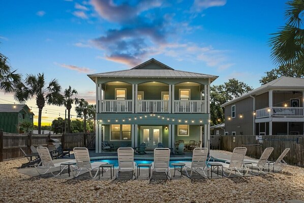 Welcome to Palm Tree Paradise!