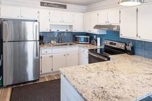 Stainless steel appliances and everything you need for cooking!