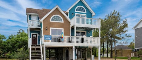 NH505: Nags Head 505 | Front Exterior