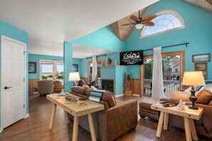 NH505: Nags Head 505 | ML Living Area, Deck Access, Fireplace (Off-Season Only)