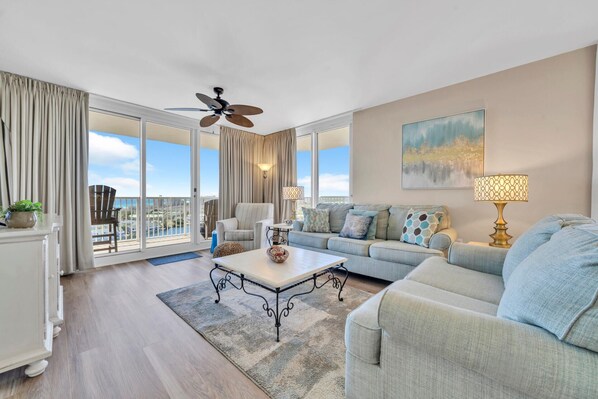Plenty of Windows for a Gulf View