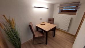 Economy-Apartment Souterrain (22qm) mit Küche, Smart-TV und Regendusche