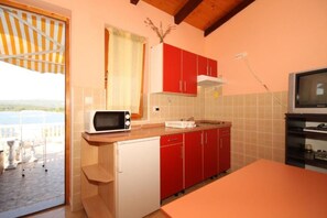 A2 Volak (2): kitchen