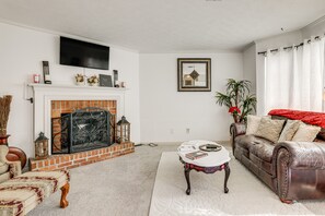 Living Room | 1st Floor | Smart TV | Fireplace