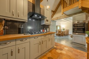 Open-plan, well equipped kitchen