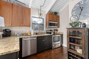 Kitchen: Stylish layout with modern appliances, granite counters, and a sunny view! Perfect for cooking!